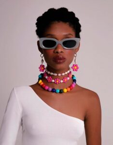 How to accessorize using color theory